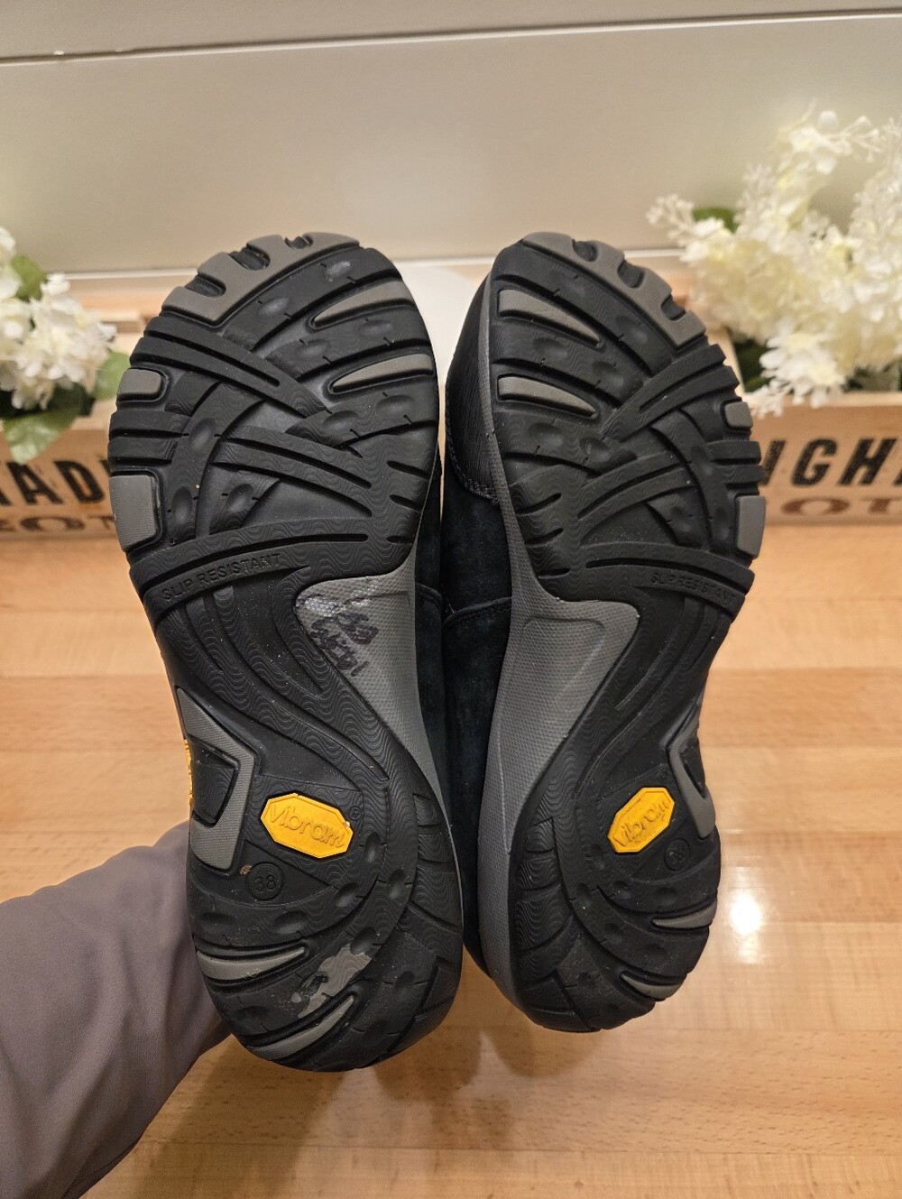 Dansko Paisley Waterproof Sneakers Black Suede Vibram Sole Women's Size EU 38 - Picture 9 of 10